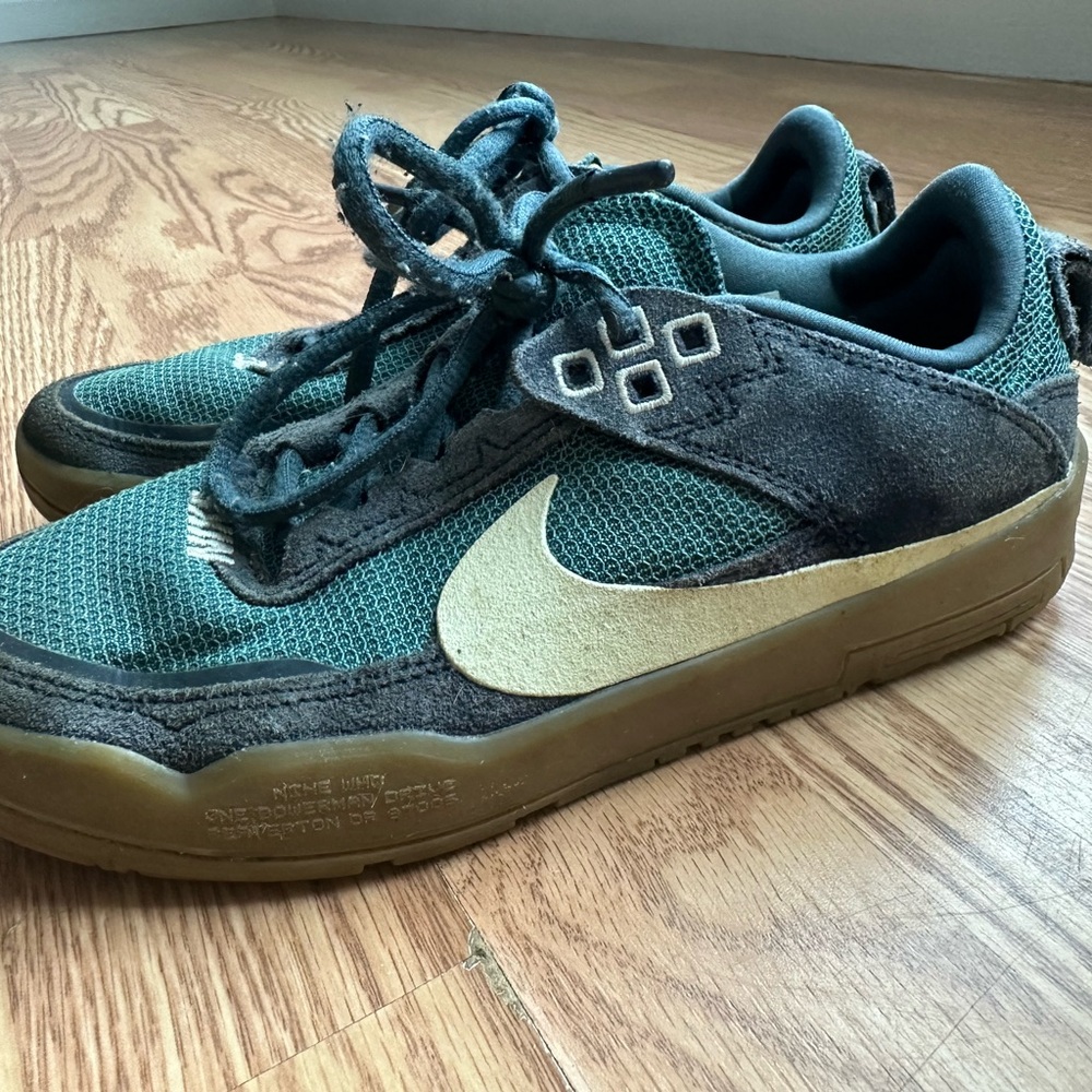Nike Kids Teal and Beige Sneakers